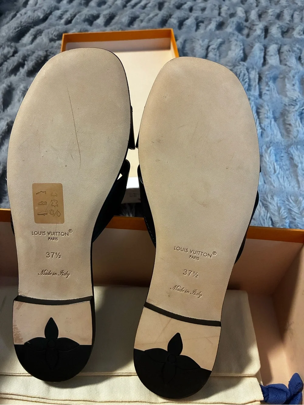 Louis Vuitton LV Isola Flat Mule Black Leather Size 37.5 NWT
